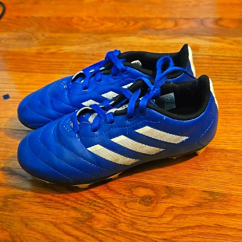 Kids soccer cleats